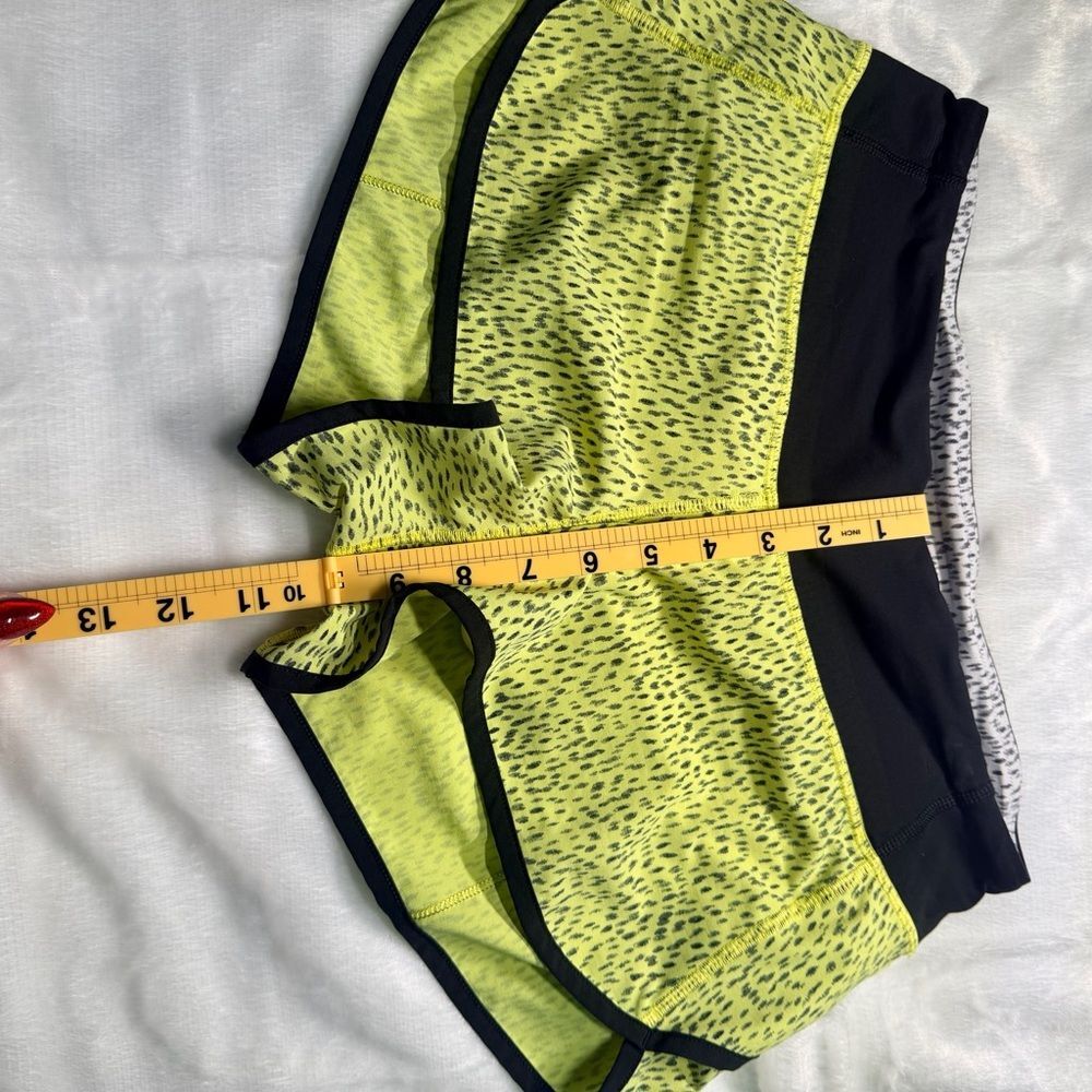 Lululemon Speed Up Shorts 2.5” Dottie Dash Clarity Yellow Black Sz 4 - Picture 8 of 9